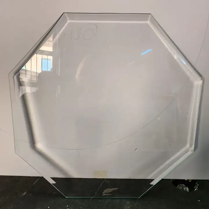 dettaglio tavolo cristallo bisellato