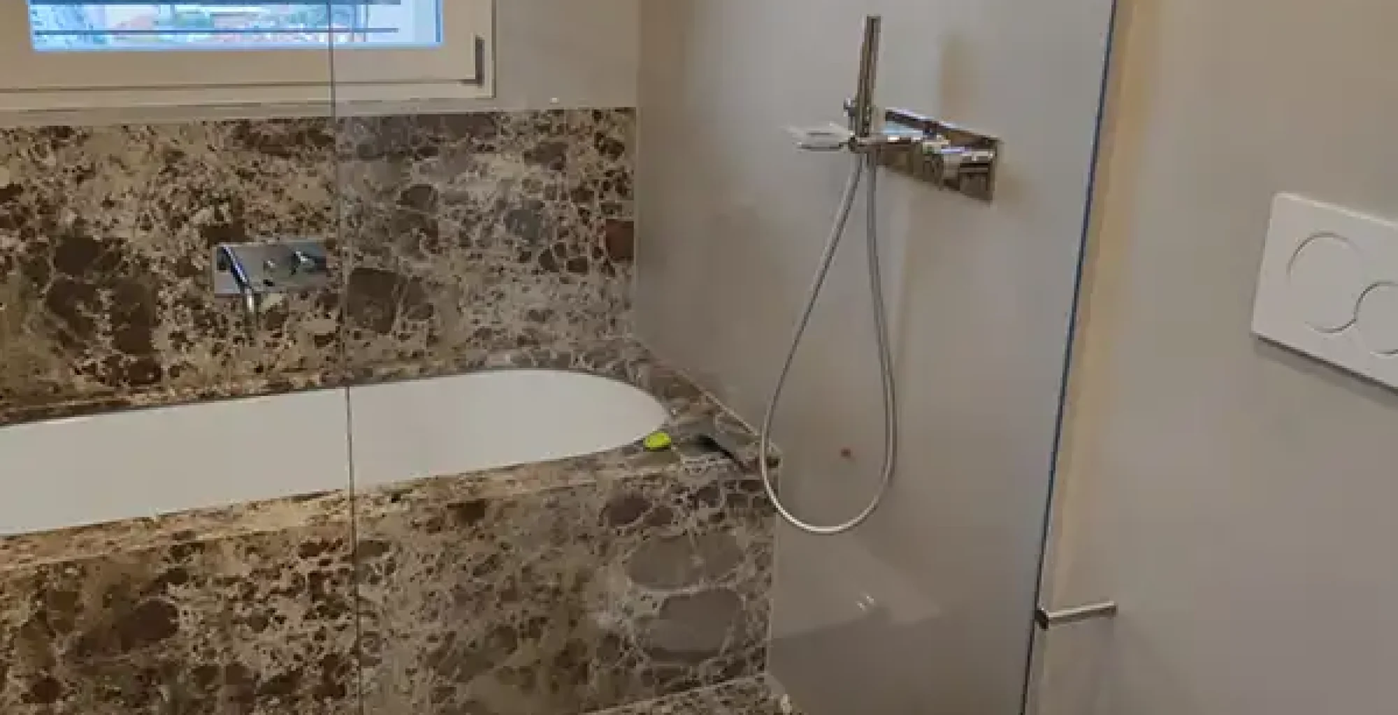 doccia aperta combinata con vasca