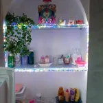 mensole vetro e rivestimento nicchia bagno