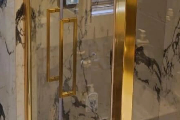 box doccia canalina oro closeup