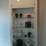 espositore in vetro negozio