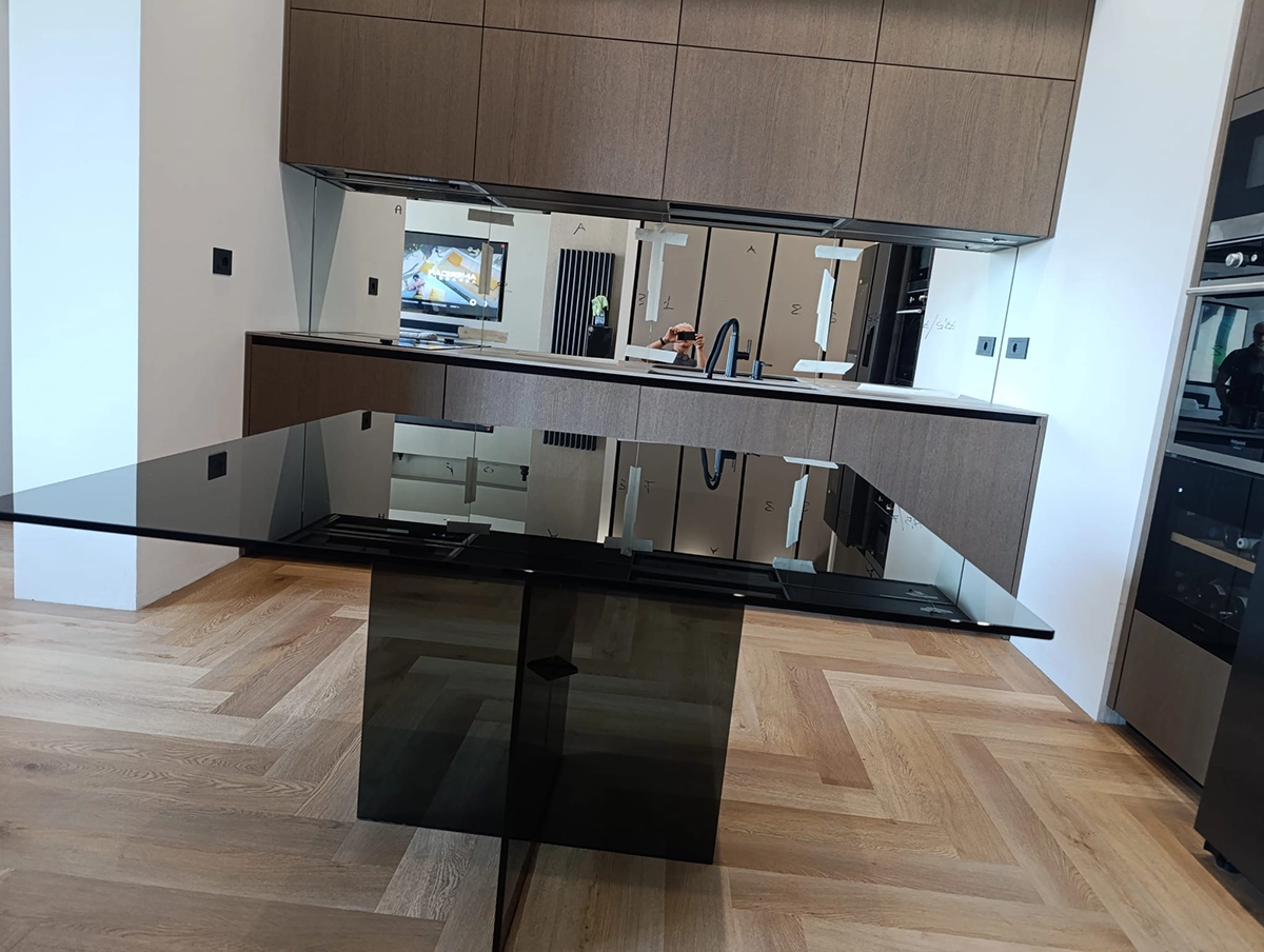 tavolo in vetro temperato fume